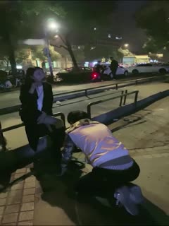 【闹市区遛狗】把路人给看傻了，纷纷表示牛逼（完整版）