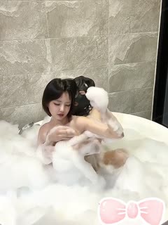 【超颜值极品】明星颜值反差女神【sunwall】浴室洗澡被大鸡巴后入，清纯靓丽的外表操起来比谁都骚，顶级反差小骚货