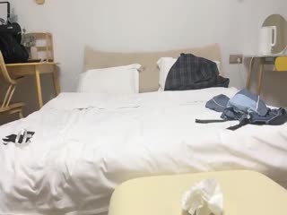 瘦猴探花按着脑袋贪婪的吃屌